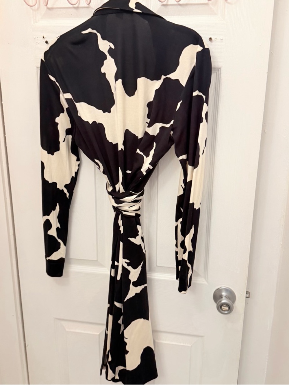 Diane Von Furstenberg Black and Cream Wrap Dress - Picture 2 of 5